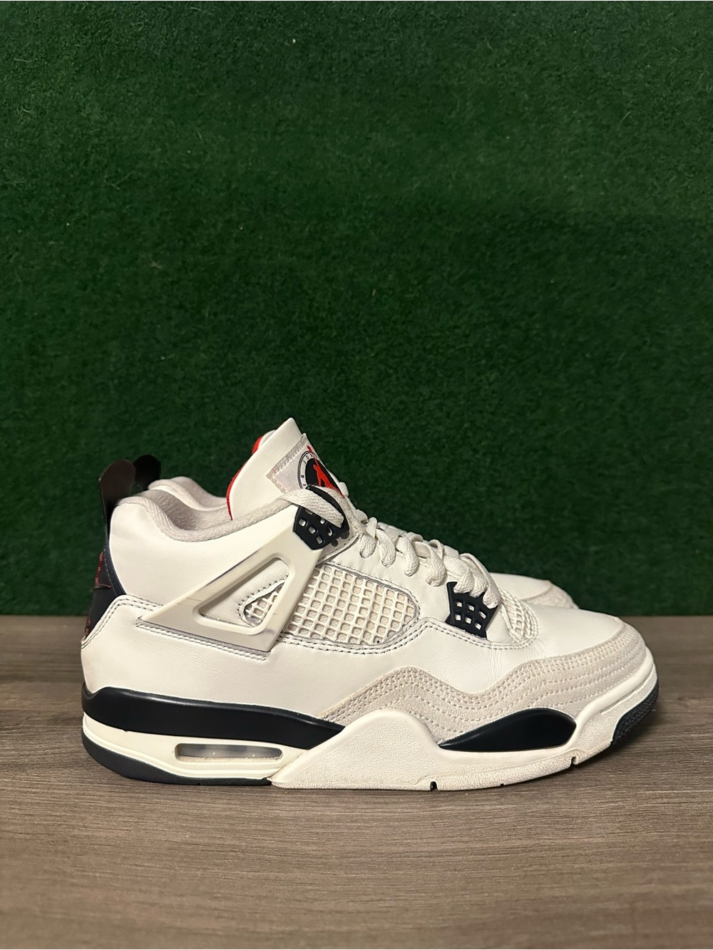 Jordan 4 Retro ‘Flight Club’ Size 10.5